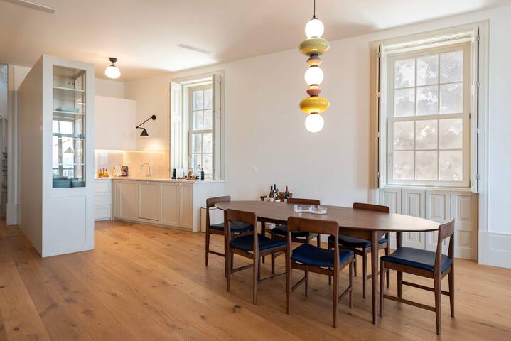 Oceanfront Villa, Near Porto Historical Centre gallery image 3