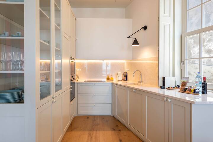 Oceanfront Villa, Near Porto Historical Centre gallery image 4