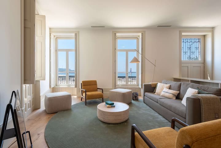 Oceanfront Villa, Near Porto Historical Centre - Porto