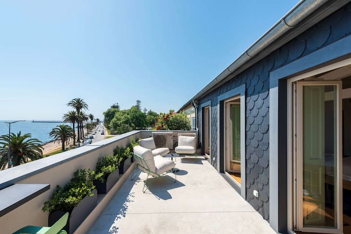 Oceanfront Villa, Near Porto Historical Centre