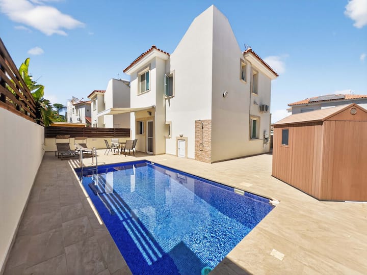 Villa Rena: Sleeps 8 ~ Mins To Beach ~ Private Poo - Ayia Napa