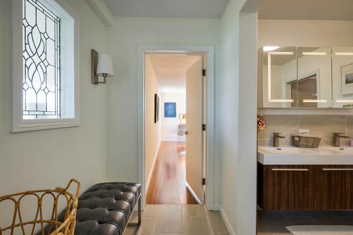 טרקלין האמבטיה מתחבר לסוויטה הראשית