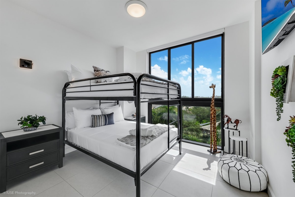 Სრული ზომის ორსართულიანი საწოლი