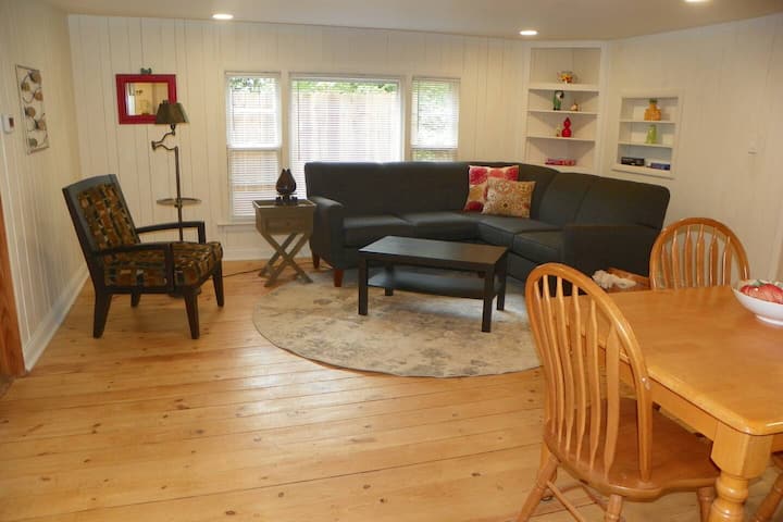 Cool Waterfront Cottage W/ Fire Pit | Pet Friendly - West Jefferson, OH