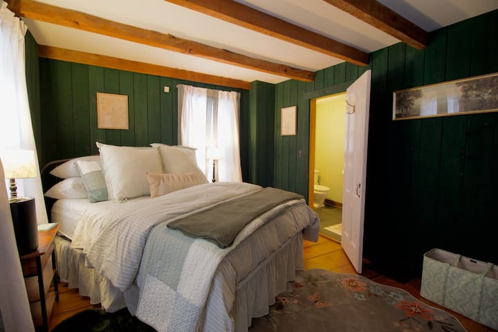 The Green Mountain Room