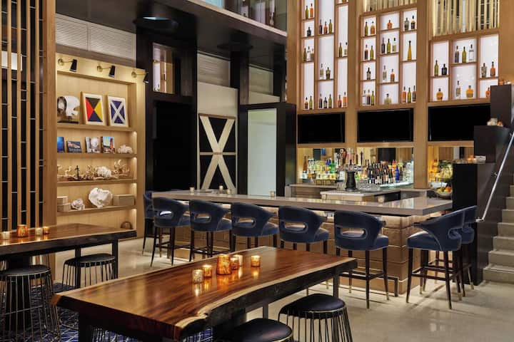 San Diego Skyline Stay | Pet Friendly. Rooftop Bar - San Diego, CA