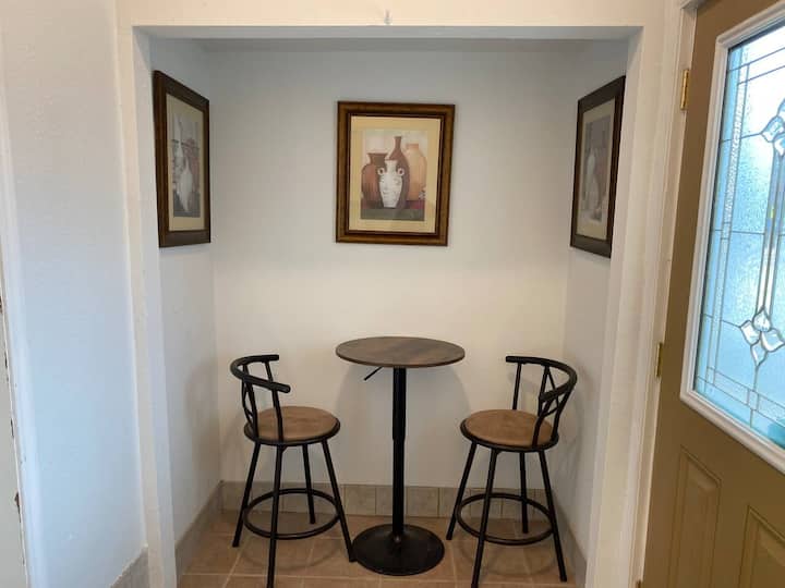 Large Fence Yard, Pet Friendly - Colorado Springs