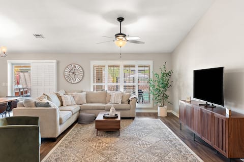 Popular Airbnb listing: Amazing Pool | Family Friendly | Cozy Home! in Surprise
