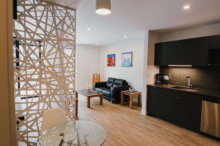 Modern Studio Near Downtown & River Walks - Winnipeg