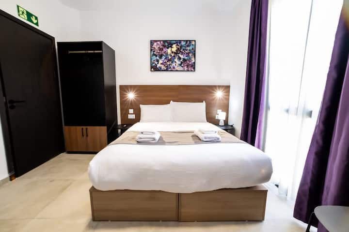 Modern Compact Studio Apartment By Hostmt - Malta