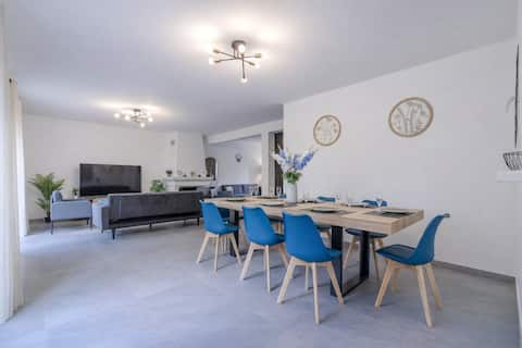 Family house, garden & play, sleeps 12 Disney P12