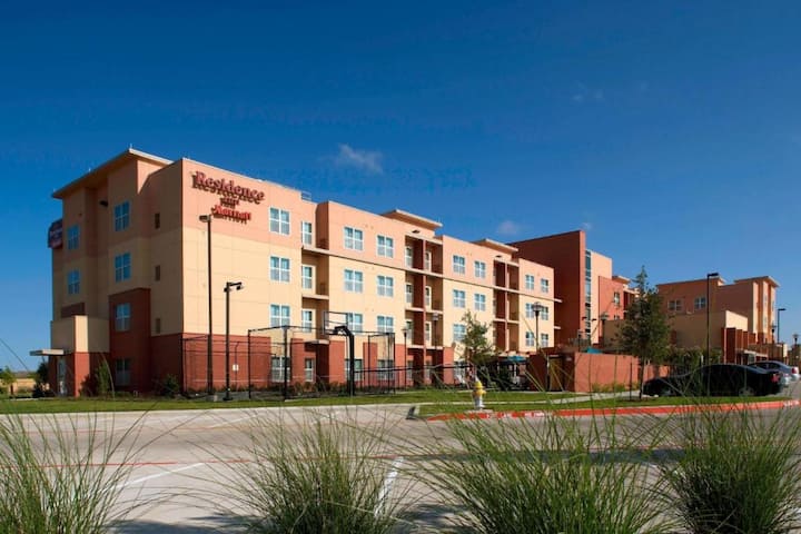 Home-like Suites With Kitchen. Free Breakfast.pool - Frisco, TX