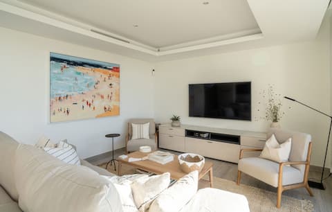 Propiedad de Airbnb exitosa: Stylish Boutique 2-Bedroom Penthouse Near Estepona en Estepona