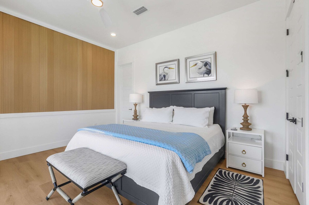 סוויטה ראשית - בקומה הראשית עם מיטת קינג סייז