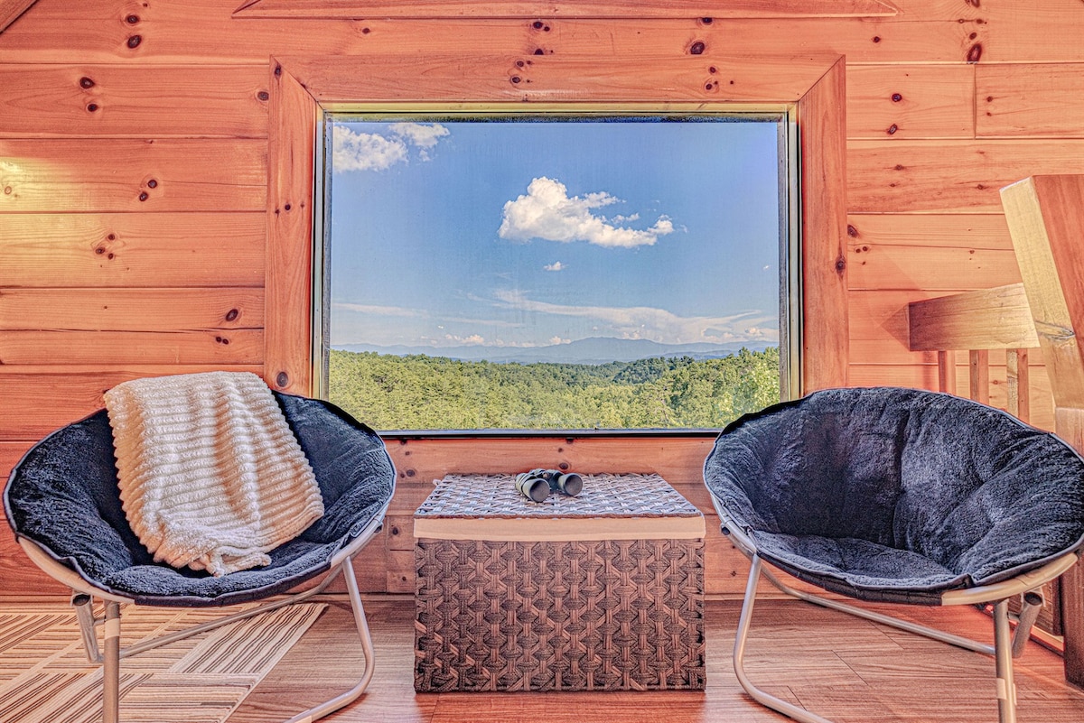 Top performing Airbnb: Gorgeous Views, 2 King Suites, Pool, Hot Tub in Sevierville