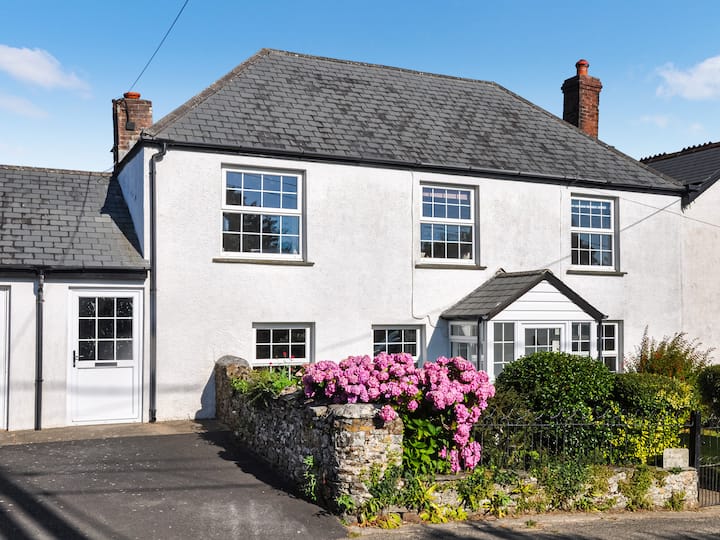 Moore Cottage. - Bude