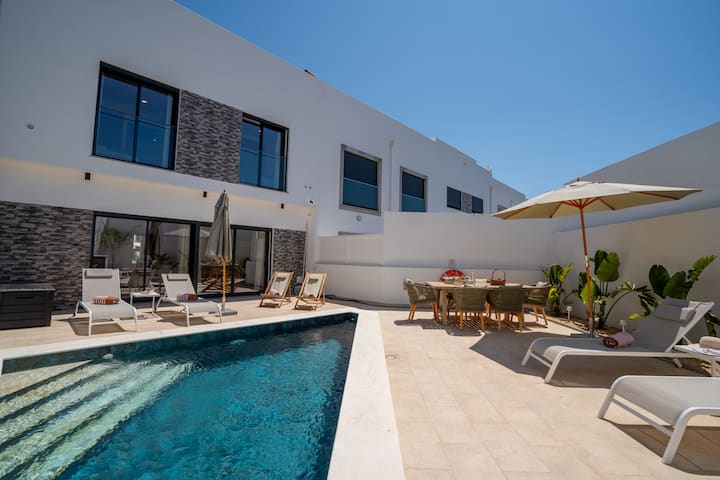 Catarina House, Town Center