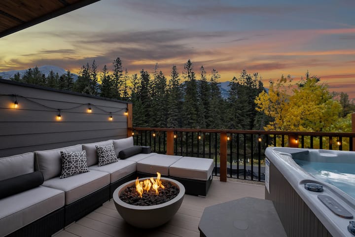 Private Hot Tub | 4 Bed Townhome - Banff National Park