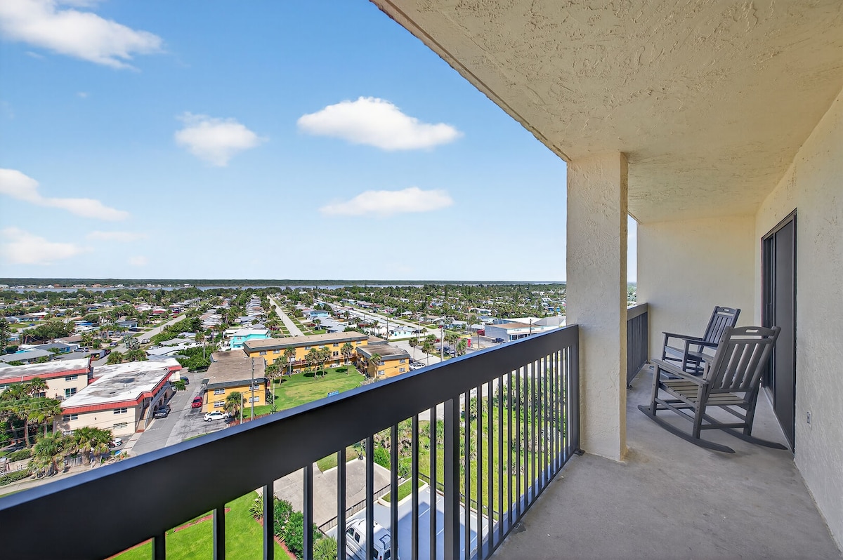 1/1 with sunset view, beach access and heated pool