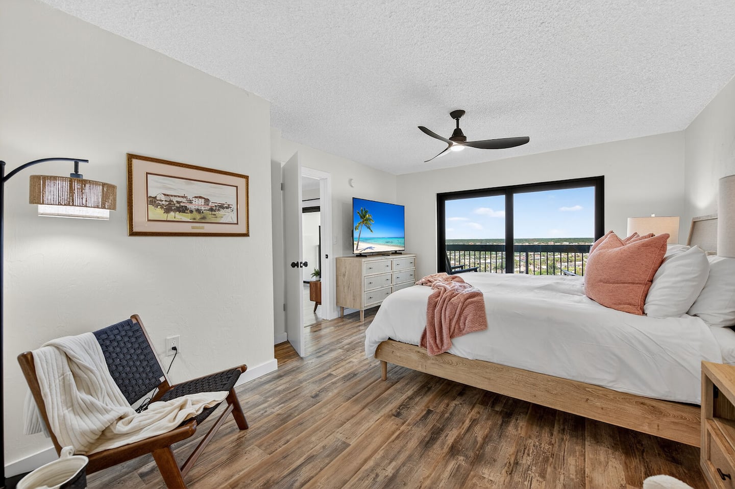1/1 with sunset view, beach access and heated pool