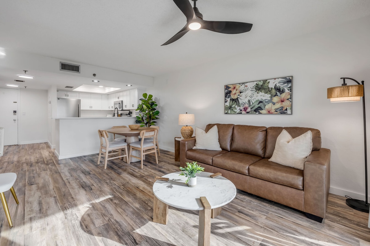 1/1 with sunset view, beach access and heated pool