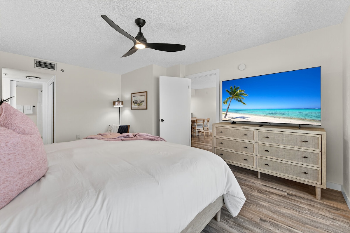 1/1 with sunset view, beach access and heated pool