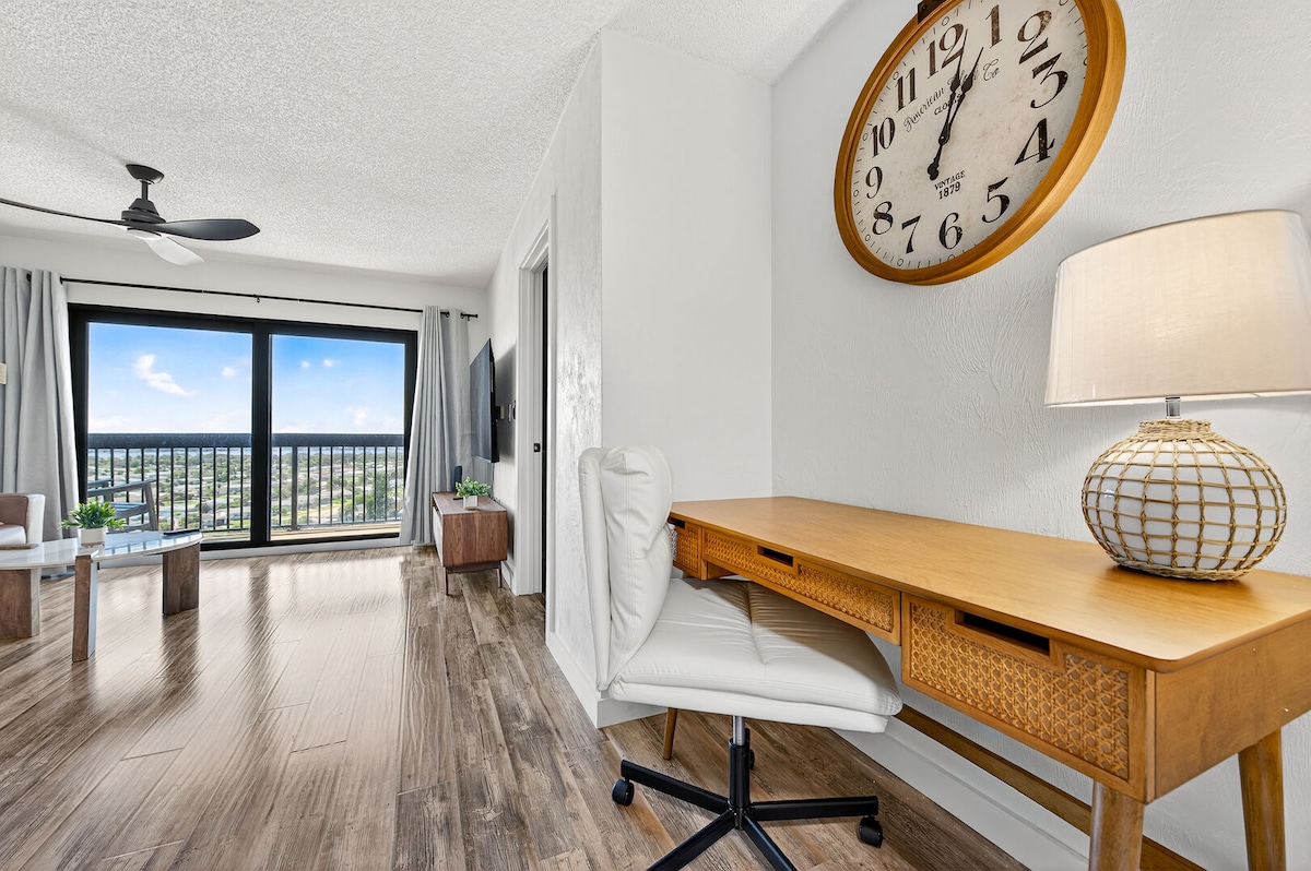 1/1 with sunset view, beach access and heated pool