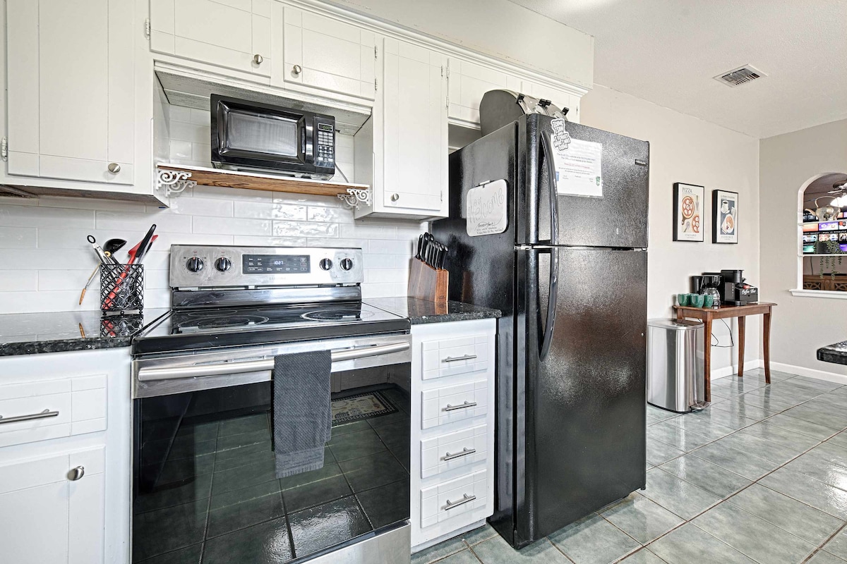 Top Airbnb: HotTub, Gameroom,15 mins to Dickies Arena, Firepit in Fort Worth