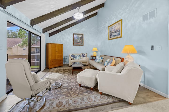 Newly Upgraded Garden Villa For Two – Walk To Beac - Miramar Beach, FL