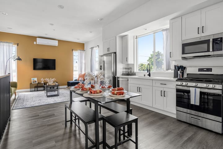 Spacious 4BR/4.5BA Private Retreat Near LAX & DTLA