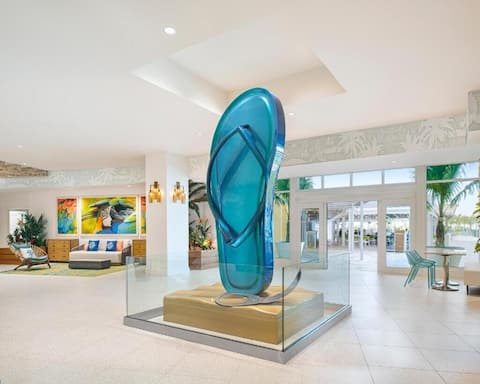 Beachfront and Outdoor Pool | Pets Welcome Here!