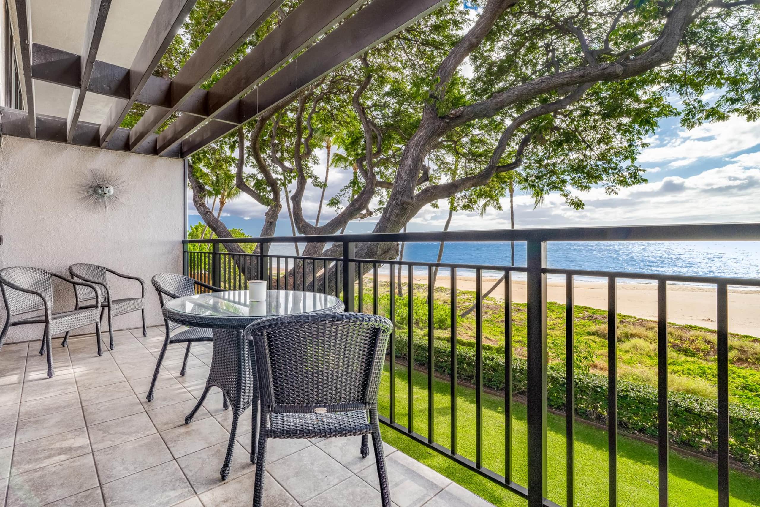 Maui Kamaole One Beachfront Condo at Charley Young - Image 31