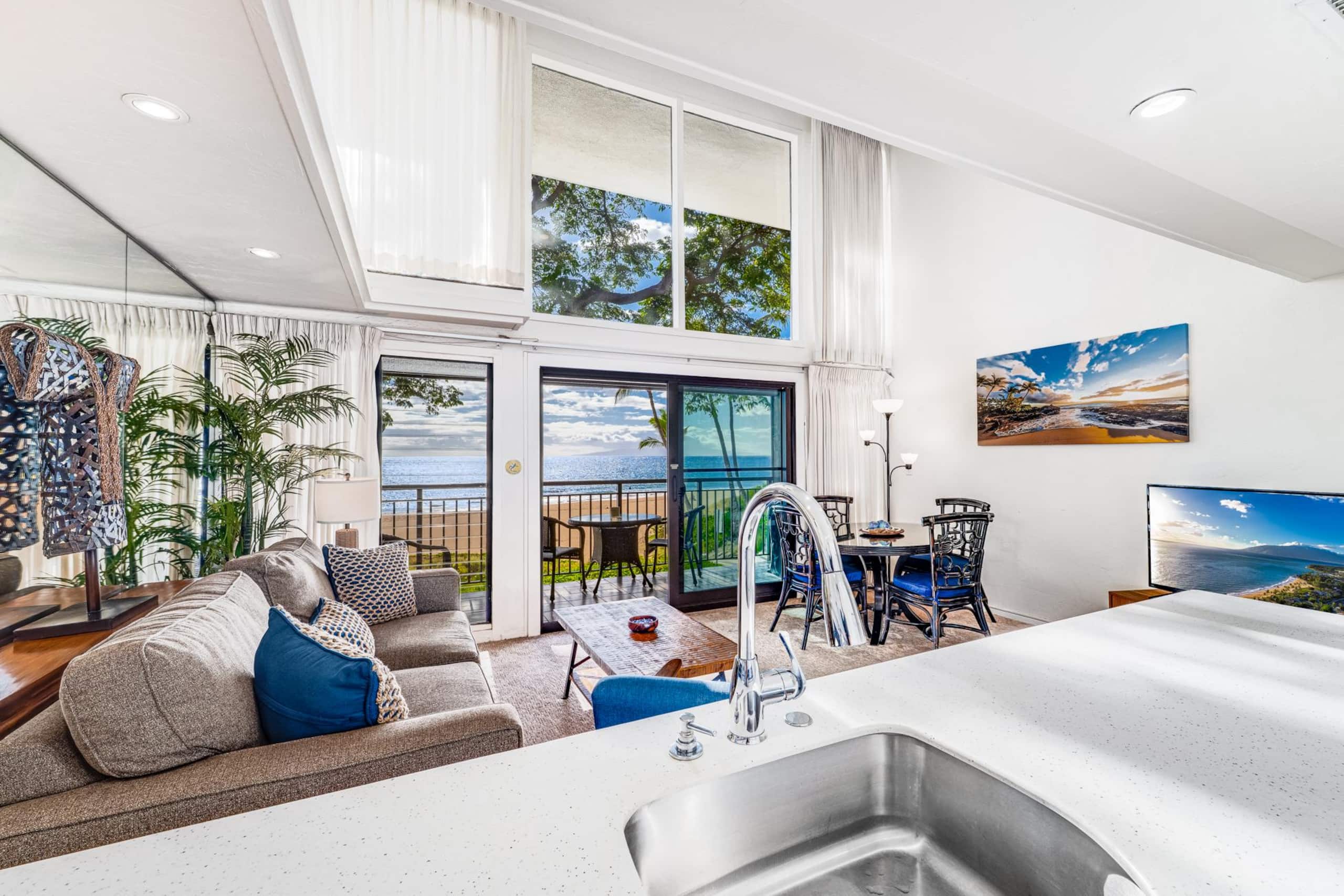 Maui Kamaole One Beachfront Condo at Charley Young - Image 11