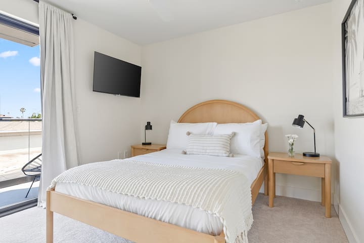 Štvrtá spálňa Point View Retreat má manželskú posteľ.