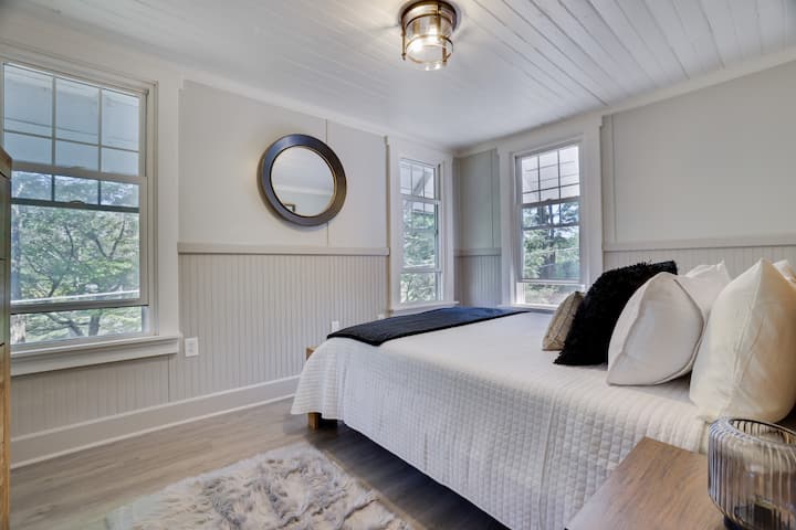 Mirë se erdhe në dhomën e gjumit #4 në katin e dytë! Pamje nga liqeni!