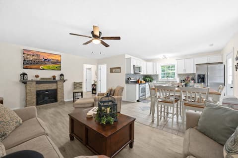 Relaxing Rough River Lake retreat w/ spacious yard
