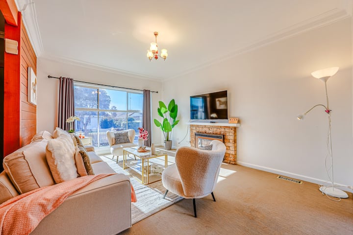 Stayau Wendouree 4brm Escape Roomy Two-floor - Creswick