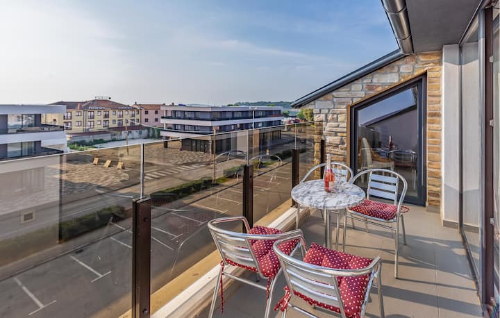 3 Bedroom Lovely Apartment In Medulin - Medulin