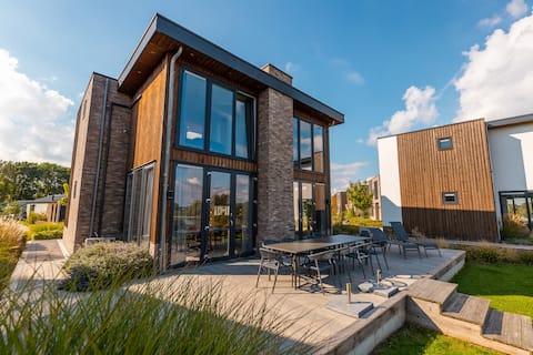 Maas Villa Waterside with Sauna | 10 persons