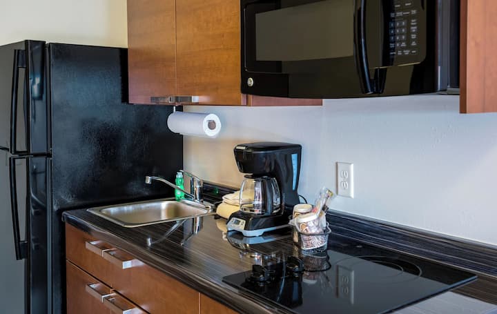 Comfortable Stay With Free Parking – Walk To Shops - Amarillo, TX