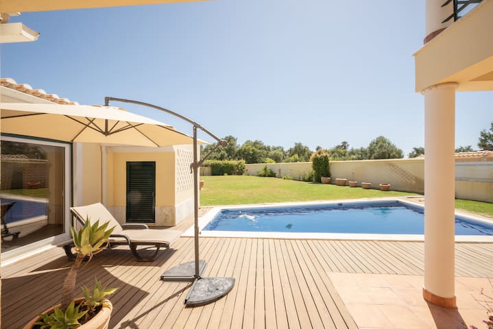 Parede Villa By Hosty