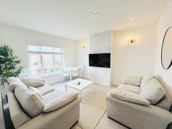 Bright 2-bed Flat - 1 Min To Enfield Lock Station! - Enfield