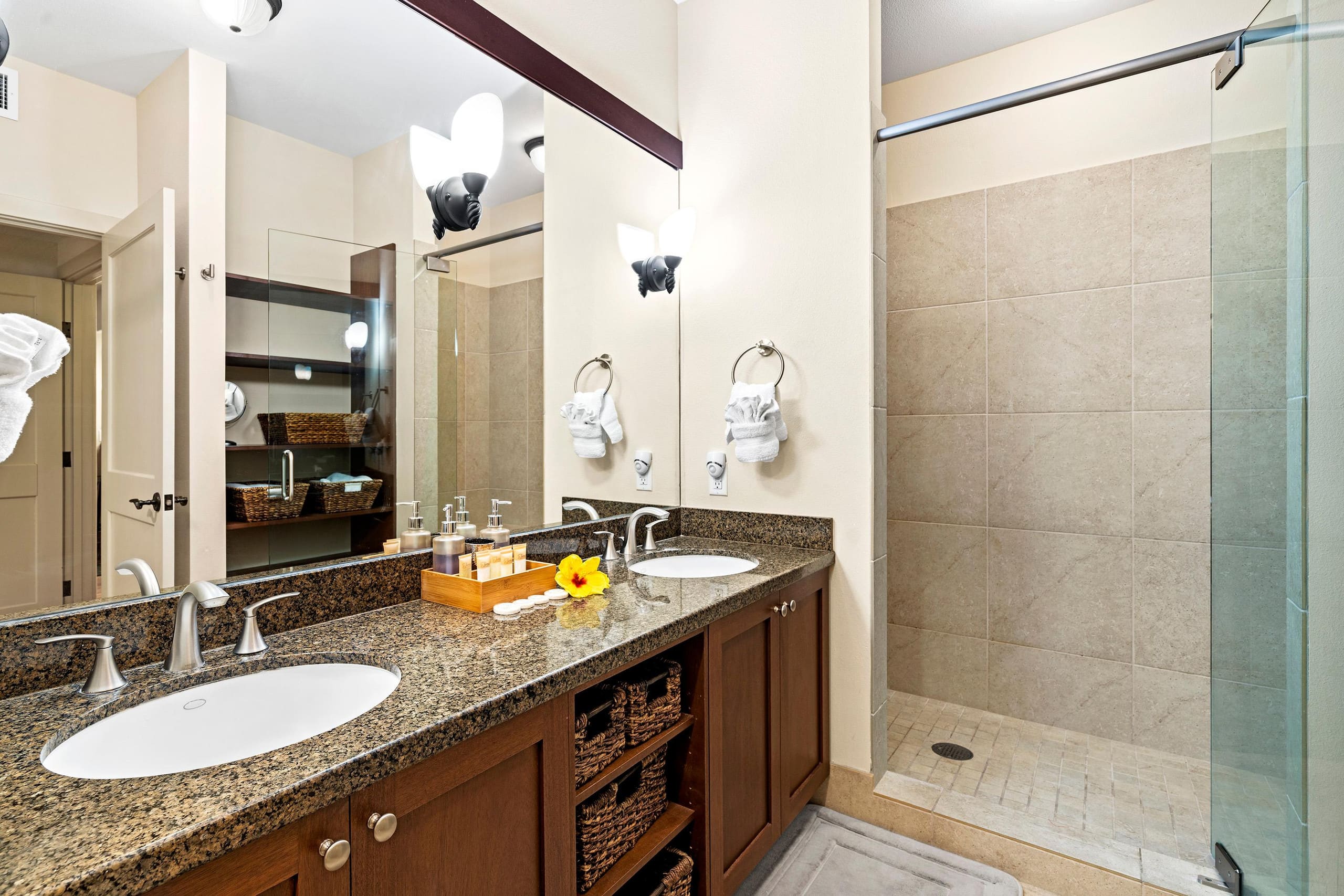Townhouse in Waikoloa Village · ★4.9 · 2 bedrooms · 4 beds · 2 baths - Photo 17