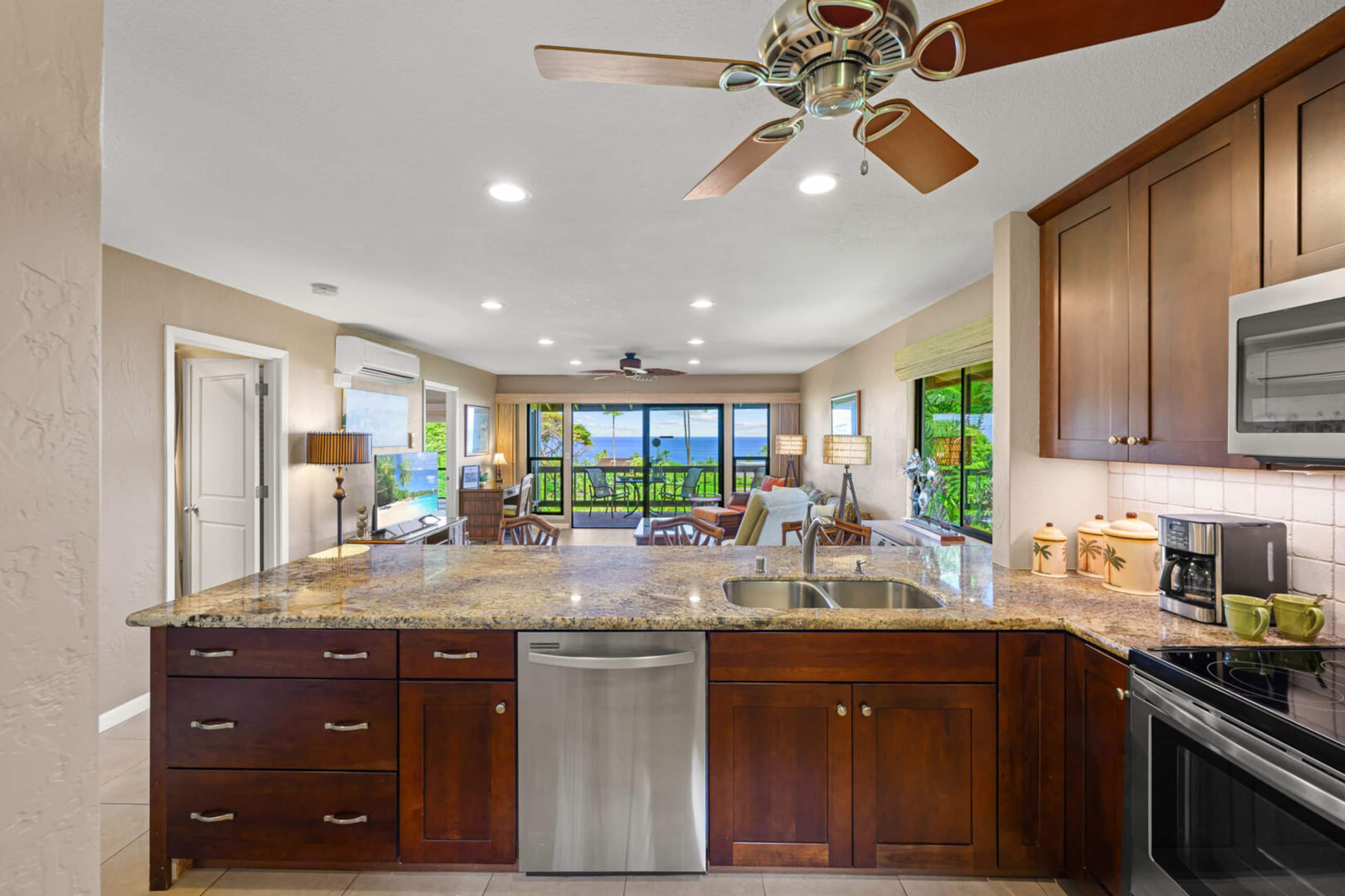 Condo in Lahaina · ★5.0 · 2 bedrooms · 3 beds · 2 private baths - Image 9