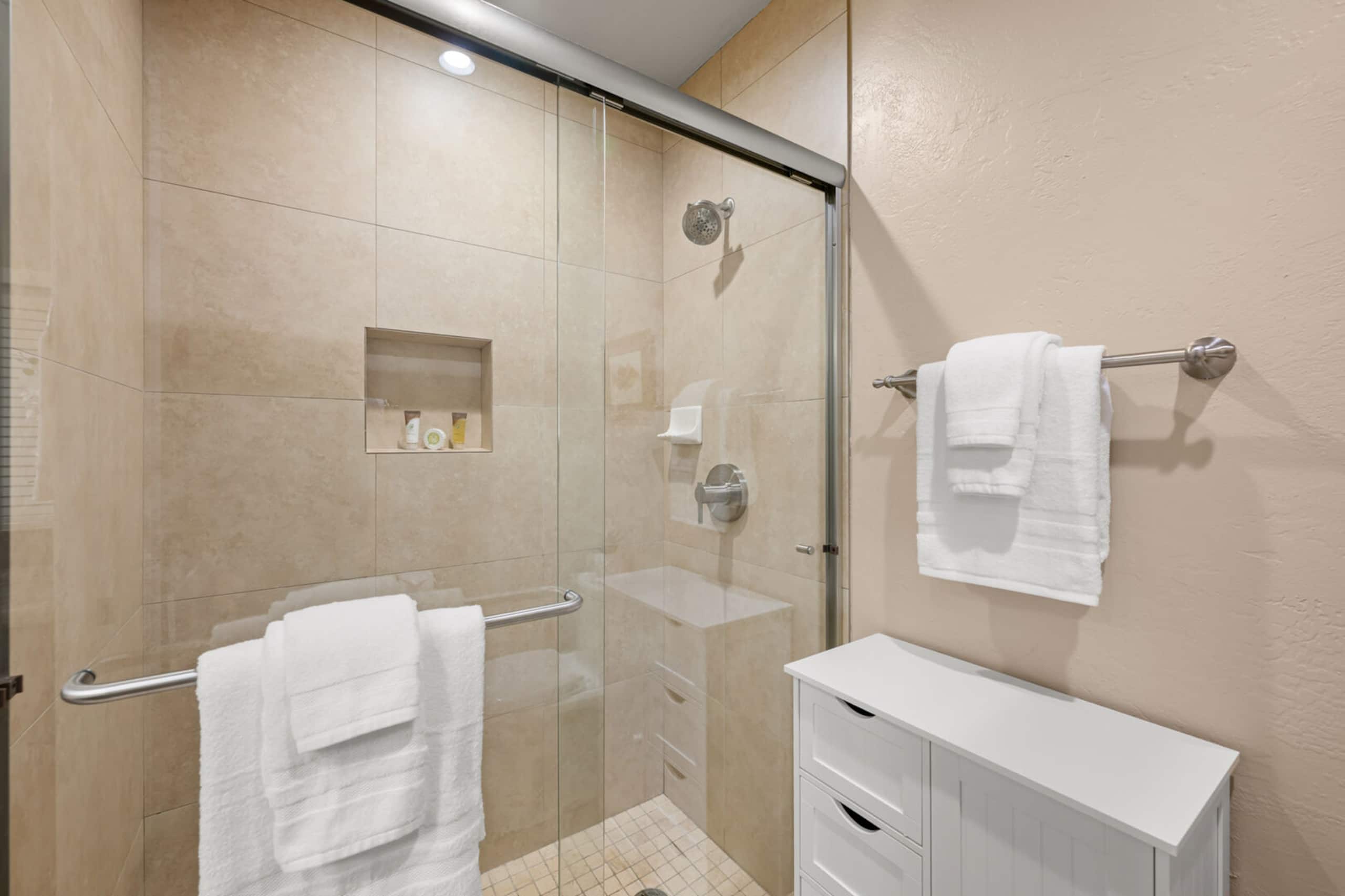 Condo in Lahaina · ★5.0 · 2 bedrooms · 3 beds · 2 private baths - Image 32