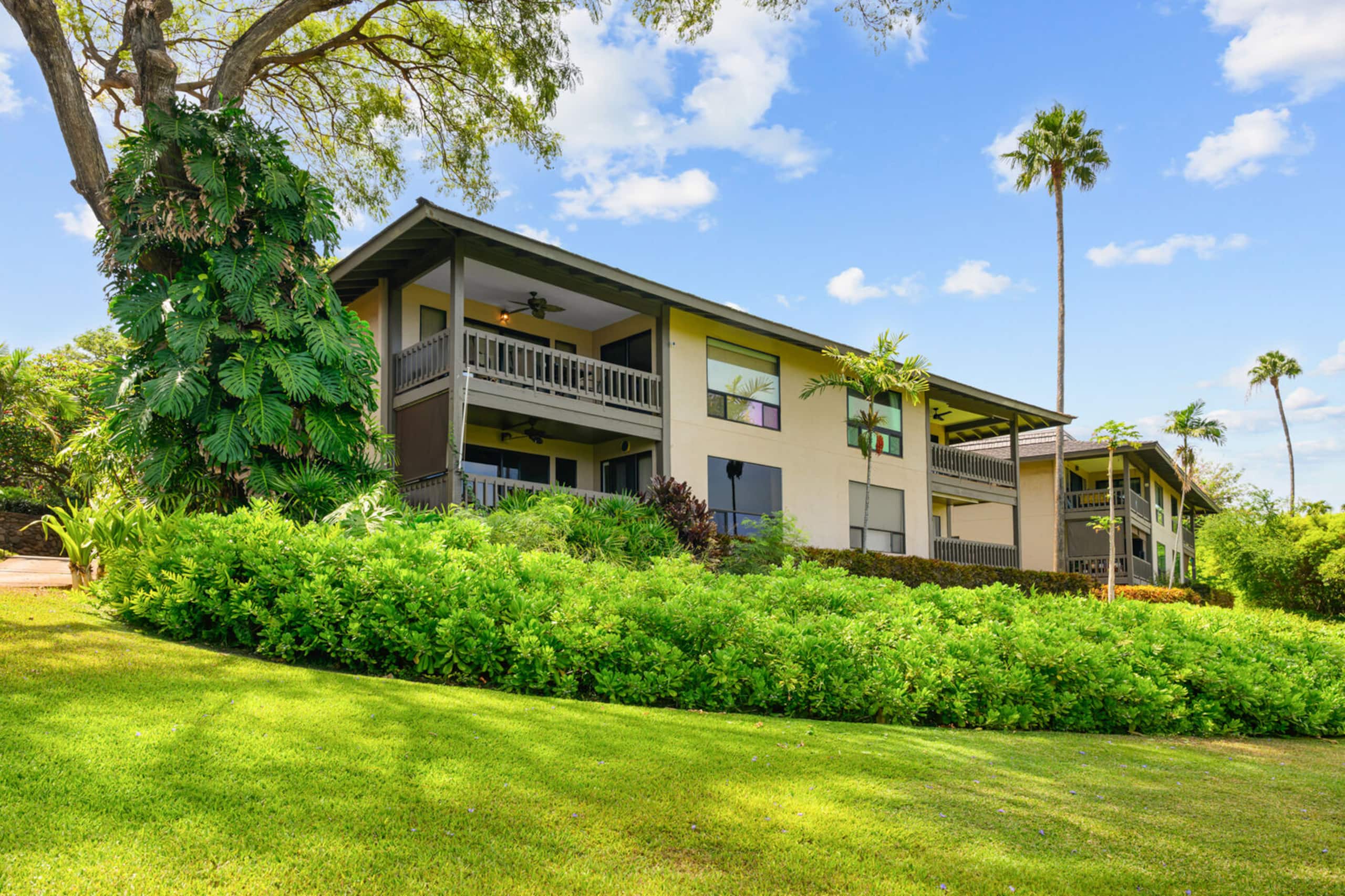 Condo in Lahaina · ★5.0 · 2 bedrooms · 3 beds · 2 private baths - Image 42