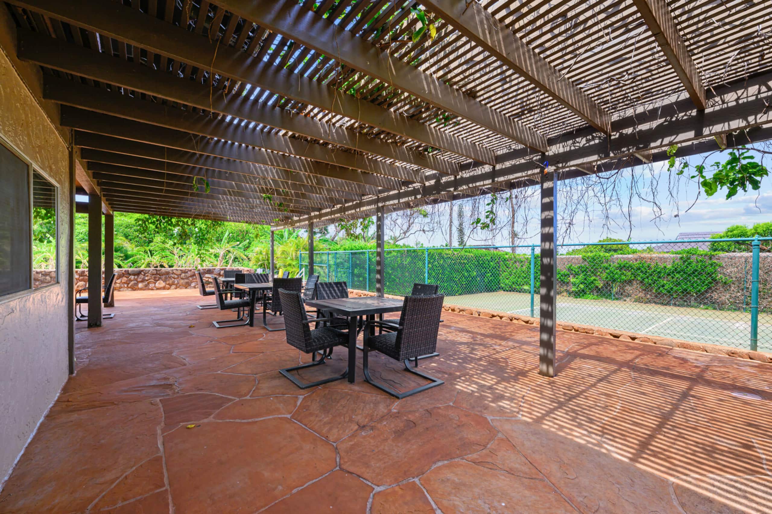 Condo in Lahaina · ★5.0 · 2 bedrooms · 3 beds · 2 private baths - Image 47