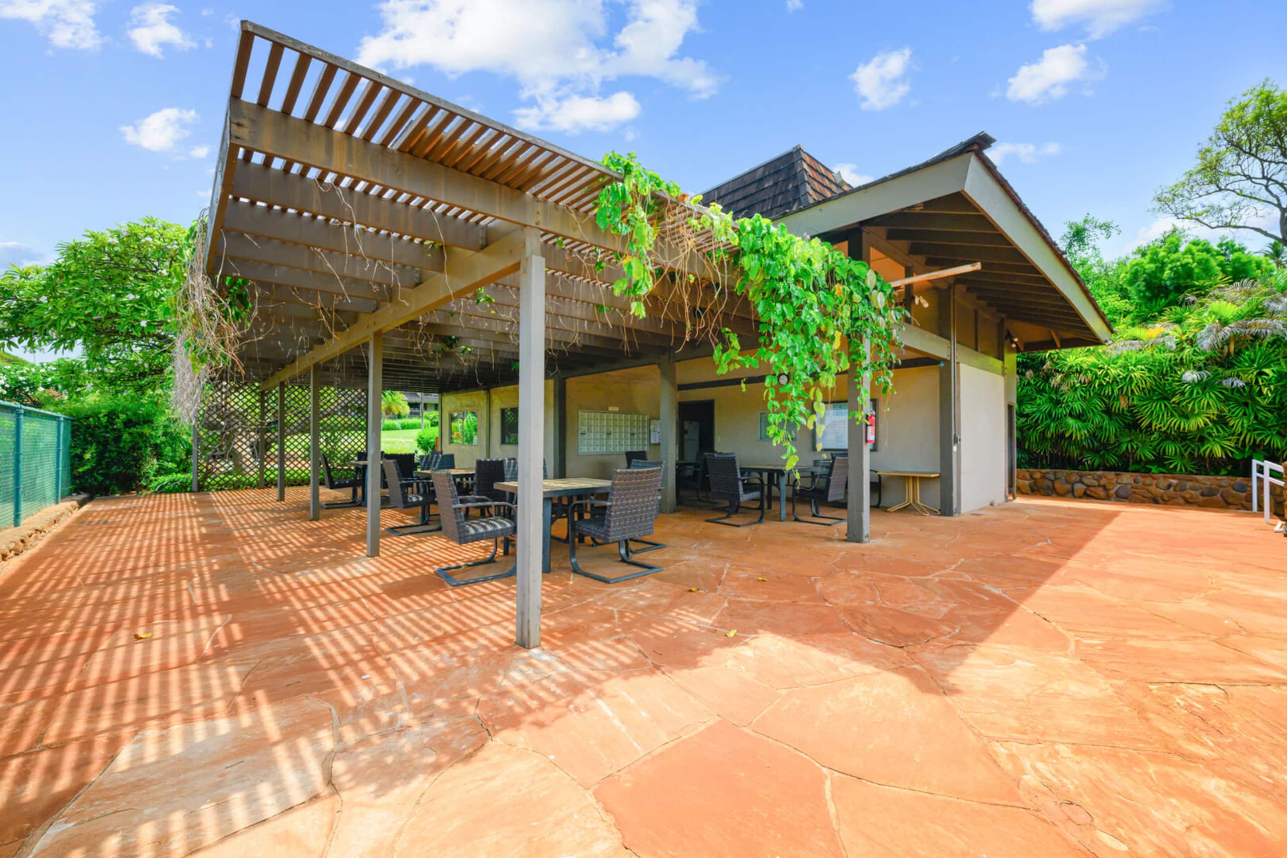 Condo in Lahaina · ★5.0 · 2 bedrooms · 3 beds · 2 private baths - Image 46