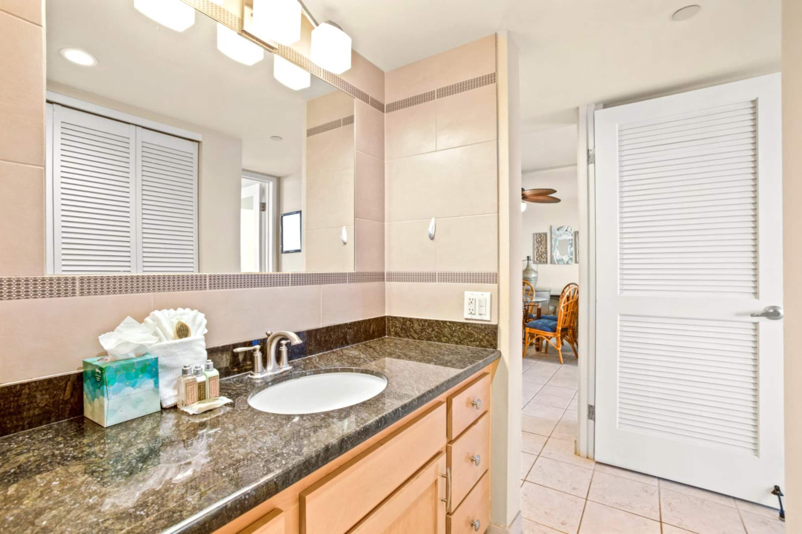 Condo in Lahaina · ★4.83 · 2 bedrooms · 4 beds · 2 baths - Image 21