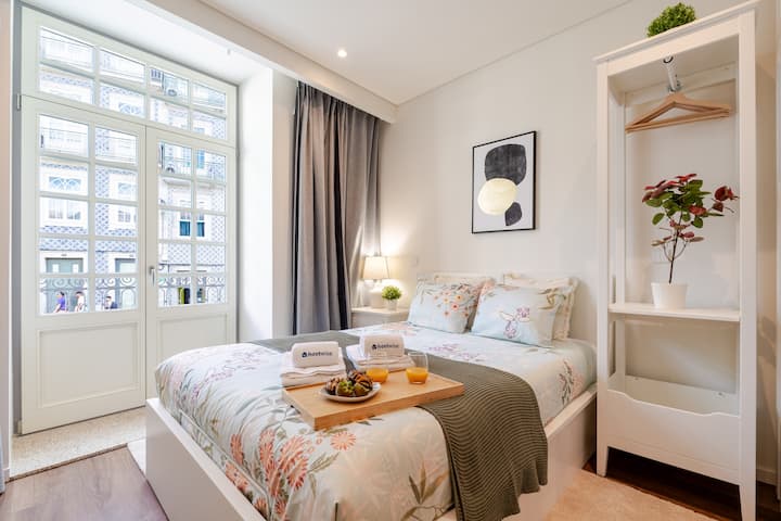 Marquesa Palace | Balcony By Hostwise - Porto, Portugal